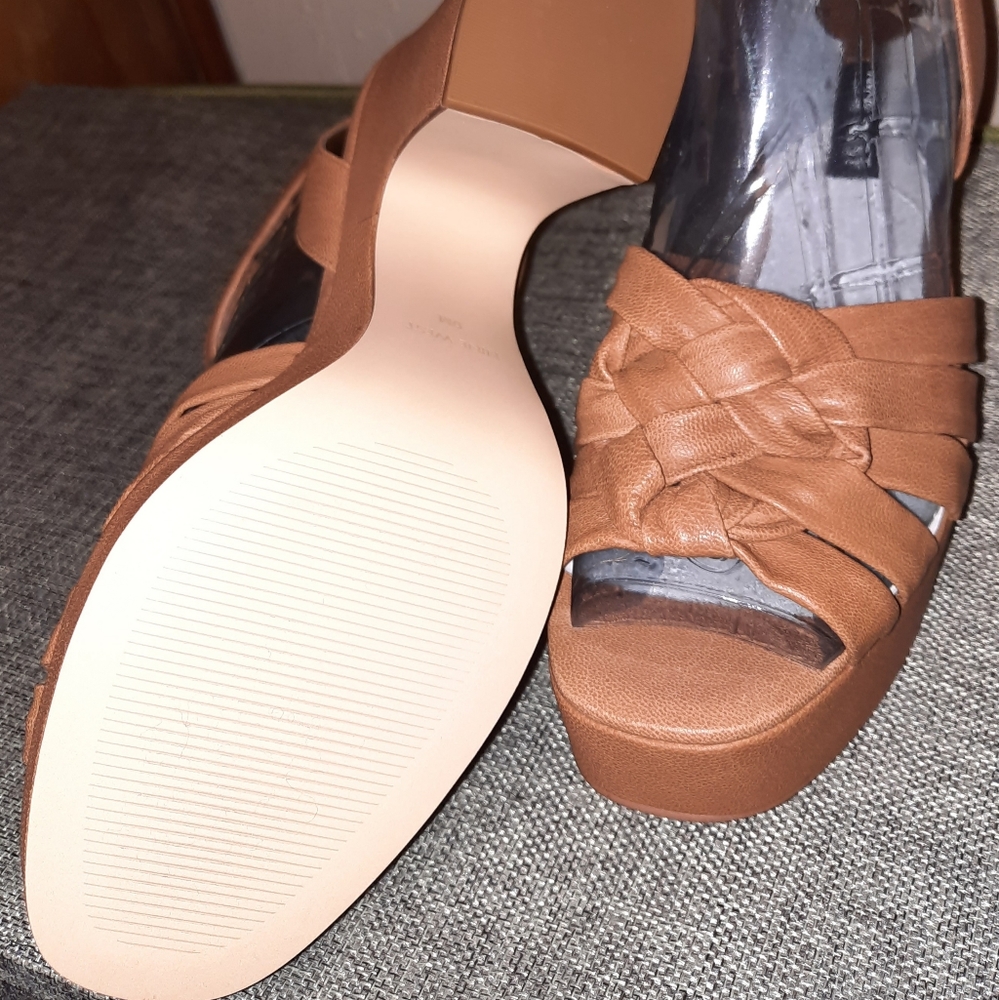 Nine West Camel block heeled sandal size 9